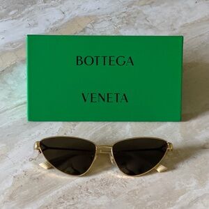 Bottega Veneta Turn Cat Eye Sunglasses